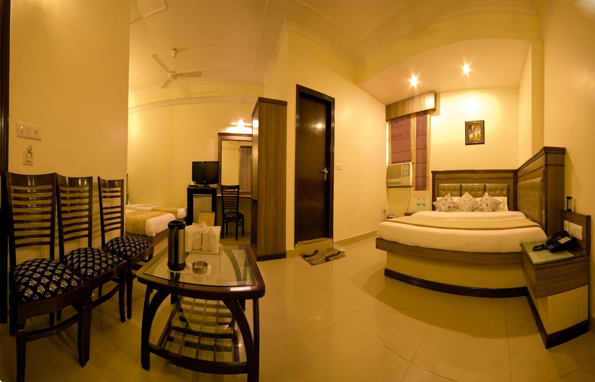 Hotel Grand Park Inn Delhi  Exterior photo