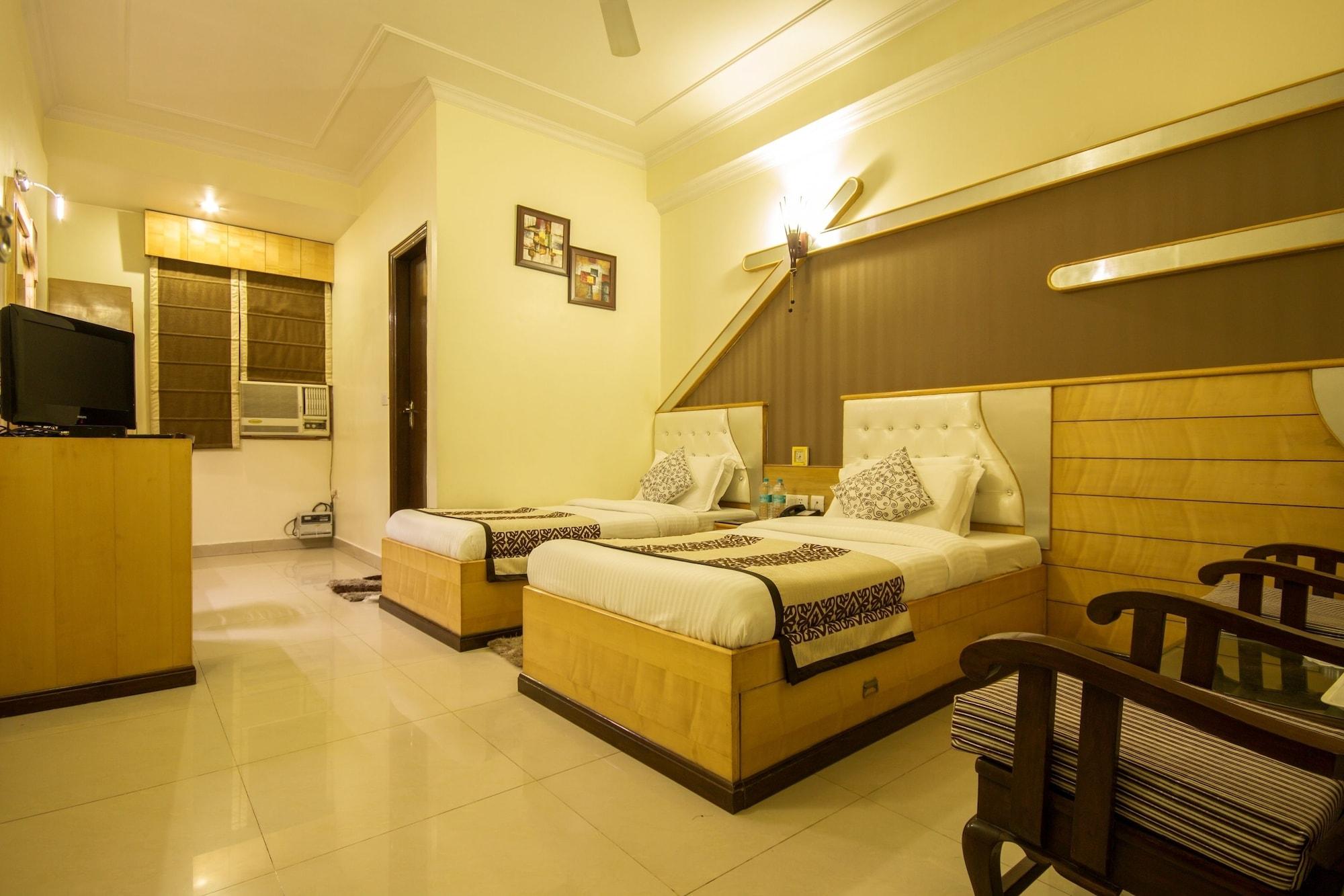 Hotel Grand Park Inn Delhi  Exterior photo